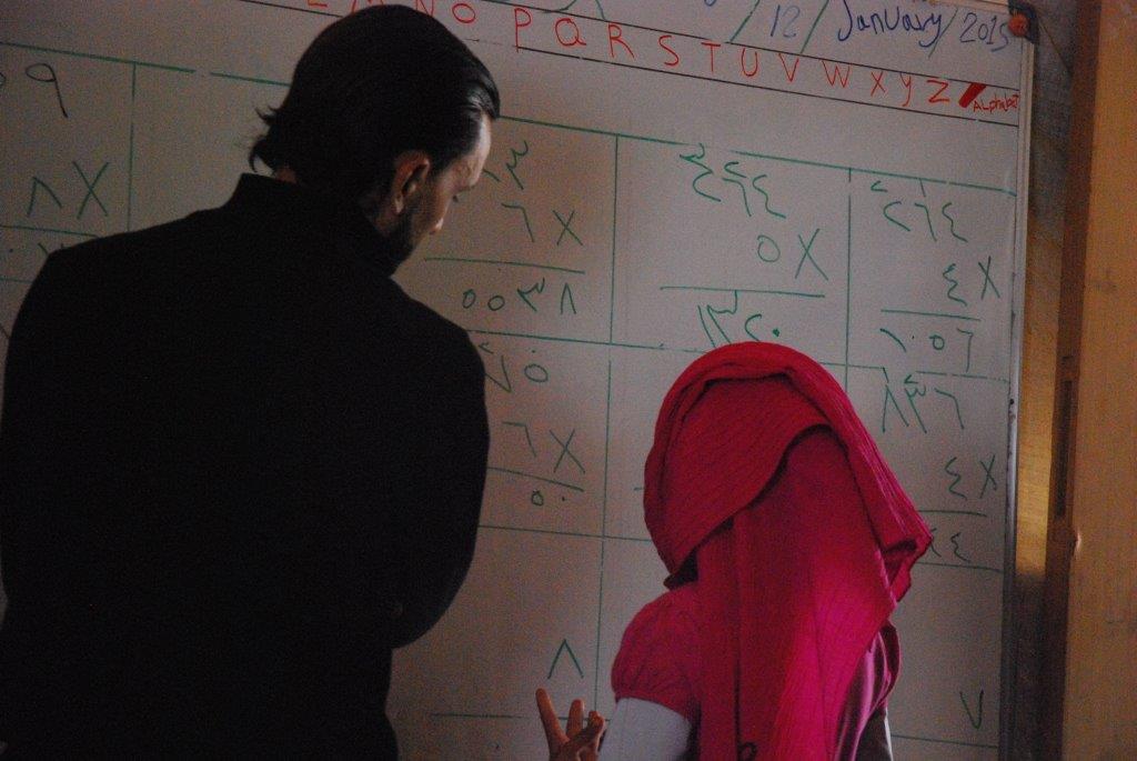 Libanonreise 2014 (18) -  Beim Unterricht im Schulzelt